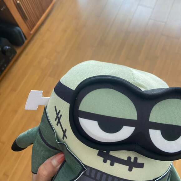 Universal Studios Despicable Me Minion Frankenstein Monster Minion Plush 9" - Picture 2 of 5